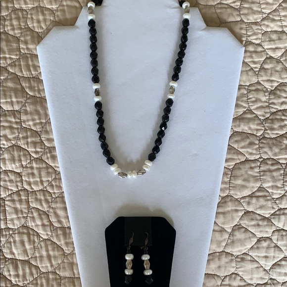 NWOT Set of Beaded Necklace & Earring - Picture 5 of 8